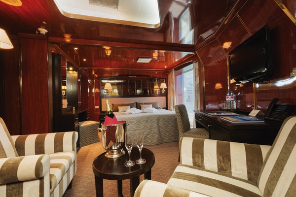 APT Travelmarvel MS Caledonian Sky Owners Suite 2.jpg